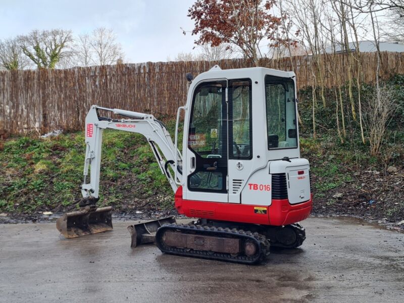 Mini-Pelle Takeuchi TB016 (2006)