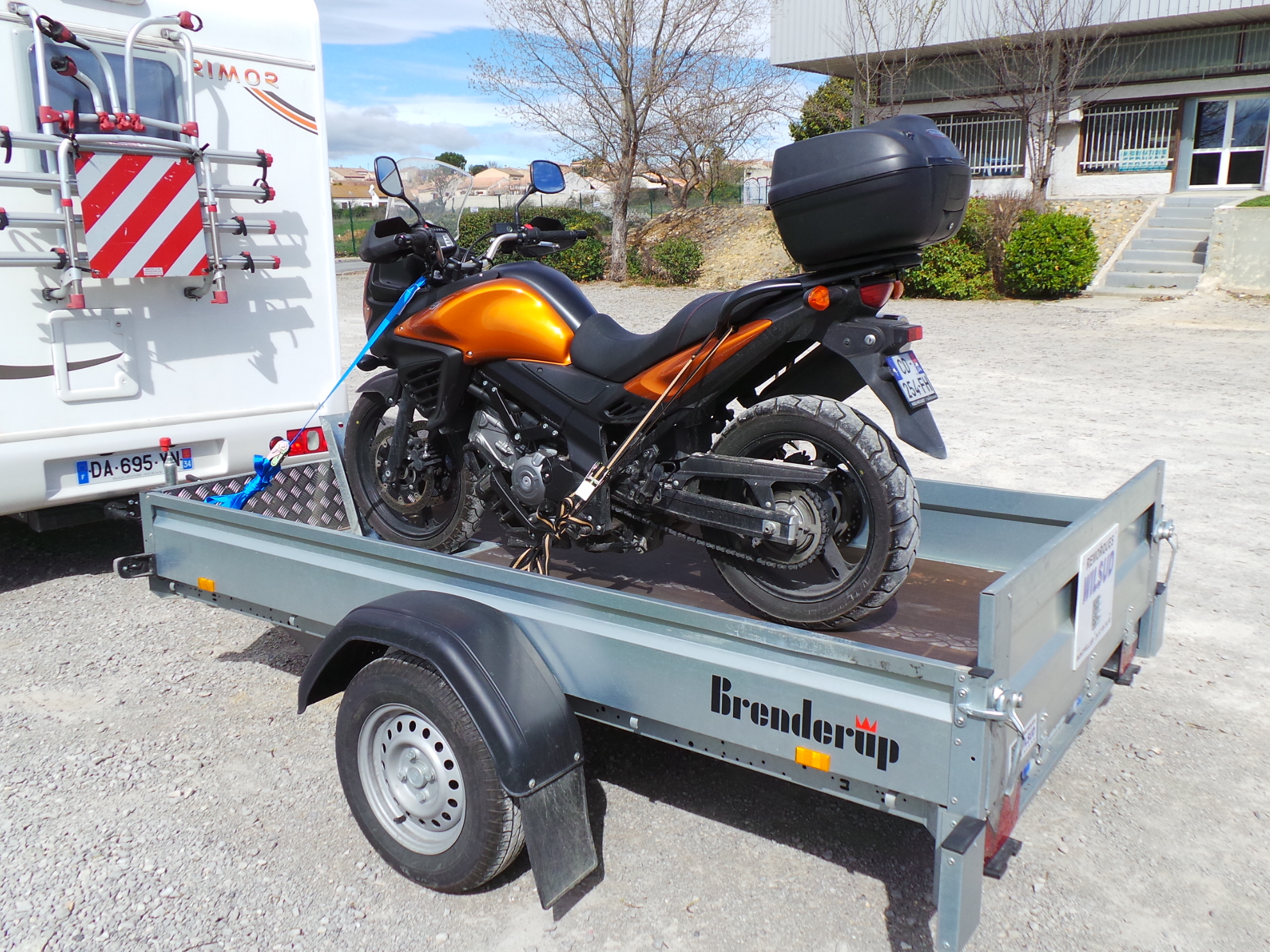 Plateau basculant 2.60 m freiné 1000 kg brenderup