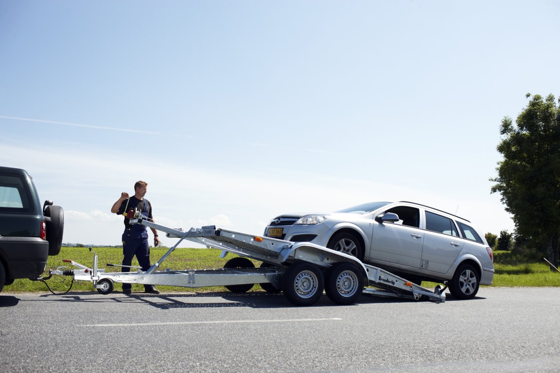 Plateau basculant 2500 kg hydraulique brenderup